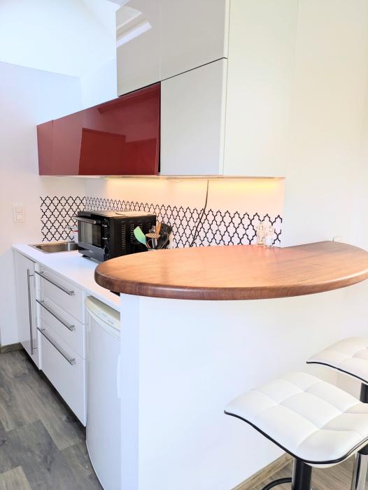 Table / Bar