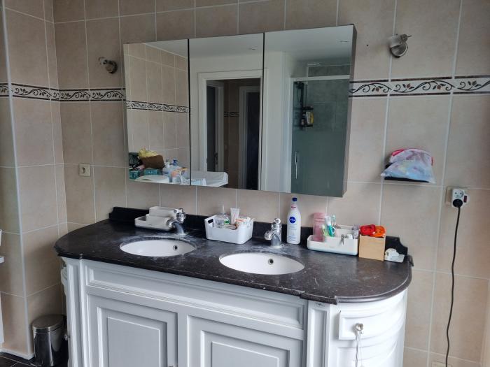 Salle de douche partagée