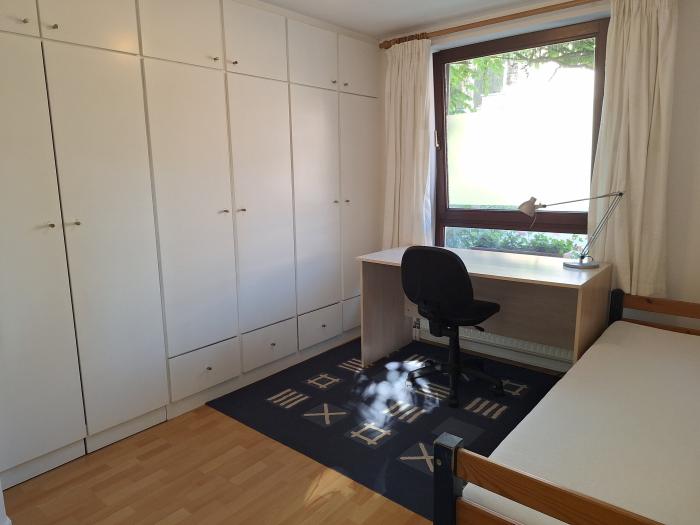 与房东合租 12 m² 在 Louvain-La-Neuve Les Bruyères