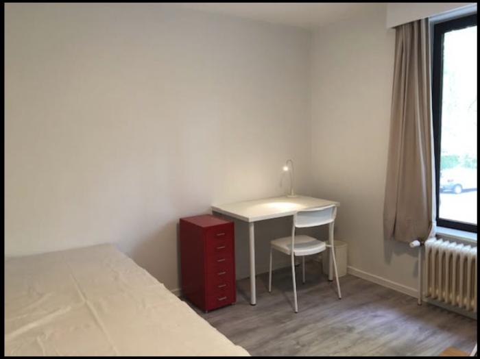 Chambre sans douche privée