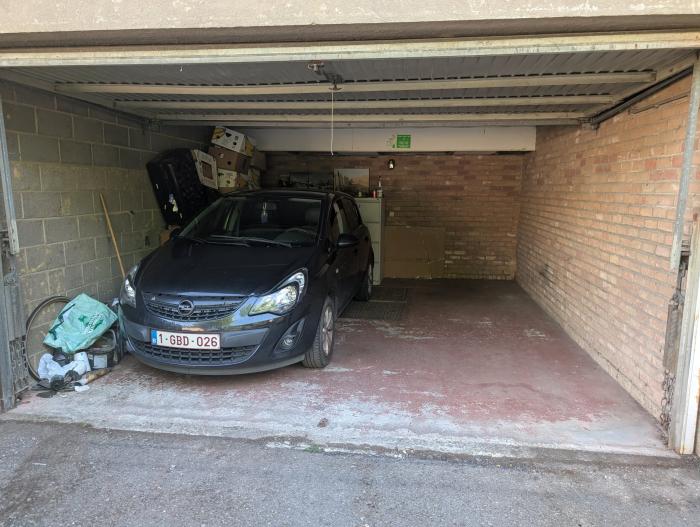 Demi-garage