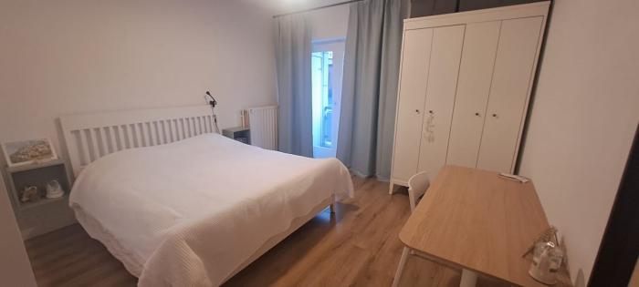 Room 01