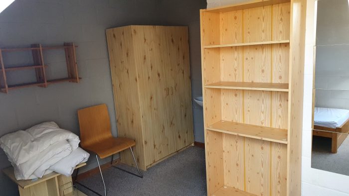 Armoire et étagères