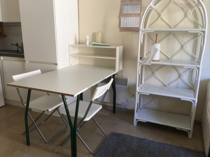 (6) Salle à Manger