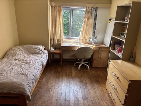 Room in owner's house 13 m² in Louvain-La-Neuve L'Hocaille