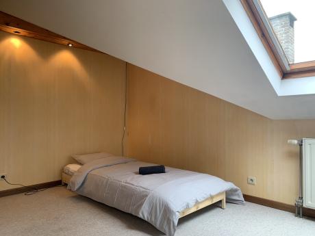 Room in owner's house 16 m² in Louvain-La-Neuve Les Bruyères